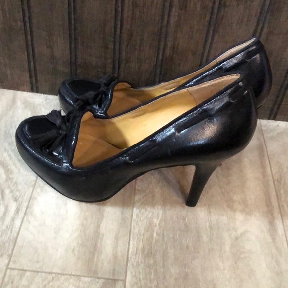 Very nice Nine West heels w/ tassels - Picture 4 of 8